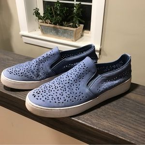 Vionic midi perf blue slip ons